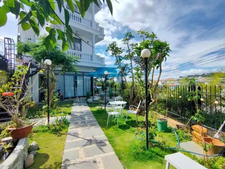 Cần Bán Căn Villa 3 mặt tiền  view đồi thông thoáng 360 độ tại KQH Lý Nam Đế, P.Lâm Viên, Đà Lạt