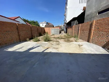 Chính chủ bán đất hẻm 2 mặt tiền ngang 9mx18m vuông vức tiện tách thành 2 lô xây ở, kdoanh chỉ 2tỷ8