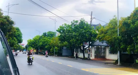 Bán đất ở sổ đỏ 100%, 300m2, 2 mặt tiền sát ql 39b và ngõ , tại tp. hưng yên, giá ưu đãi 31 tỷ