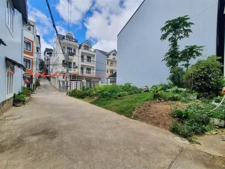 Bán đất góc 2 mặt tiền xe hơi tránh nhau ngay trường thpt bùi thị xuân ngã 5 đại học đà lạt