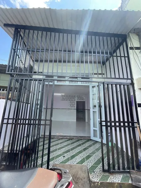 🏠 NHÀ GIÁ TỐT - VỊ TRÍ ĐẸP - GIÁ CHỈ 1 TỶ 250TR‼️  💥Chỉ với 1 tỷ 250 triệu (còn thương lượng nhẹ lộc), bạn đã sở hữu ngay căn nhà 1 trệt 1 lửng, thiết kế gọn gàng, đầy đủ công năng:  ✨ 2 Phòng ngủ | 2 WC | Nở hậu cực lộc 5m4 ✨ Diện tích đẹp 3.7 x 9m ✨ Hẻm