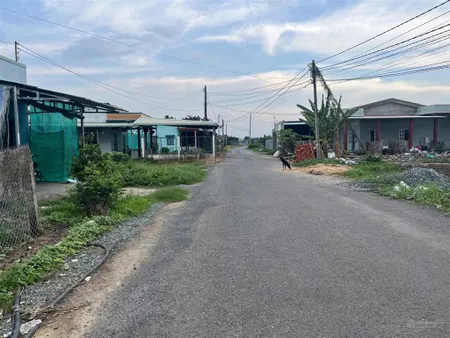 Chính chủ cần bán đất thổ cư, đường nhựa 9m, xe tải quay đầu, khu trung tâm huyện tân trụ