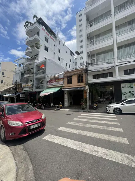 🔹 CHO THUÊ NHÀ 3 TẦNG – TRUNG TÂM TP. NHA TRANG – ĐƯỜNG HÀNG CÁ 🔹 💵 Giá thuê: 35 triệu/tháng – nhà đẹp, vào ở ngay!  Hợp đồng tối thiểu 1 năm , phương thức thanh toán thỏa thuận 🌟 Vị trí đắc địa: • Địa chỉ: Hàng Cá, P. Xương Huân, TP. Nha Trang • Trung tâ