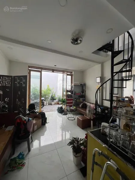 Nhà xóm chiếu q4 hẻm 3m 50m2 2 lầu đúc ko qh giá 5 tỷ