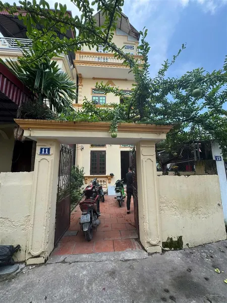 Cần sang tên lô đất 105m2 , có sẵn nhà 2,5 tầng ngay đầu làng thôn cự đà đặng xá gia lâm.