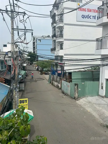 Chính chủ cần bán lô đất sau lưng vietopia quận 7, dt 4,2 dài 16,9m, txd 3 lầu giá 10,4 tỷ