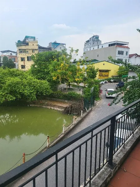 Bán đất view mặt hồ đập tranh dt 105m2, mt 5,5m giá 16,9tỷ phân lô vỉa hè ôtô tránh, kinh doanh