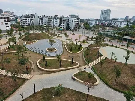 Cần bán lô đất 100m², mặt tiền 5 m tại phường ngọc thuỵ long biên. ngõ to 3m ô tô vào đất