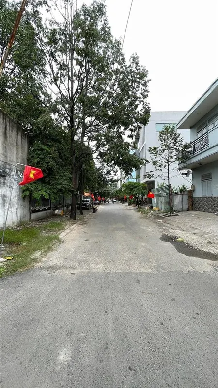 Cần bán nhà xưởng 15m x 20m nở hậu 21m đúc 1 lầu kiên cố giá rẻ