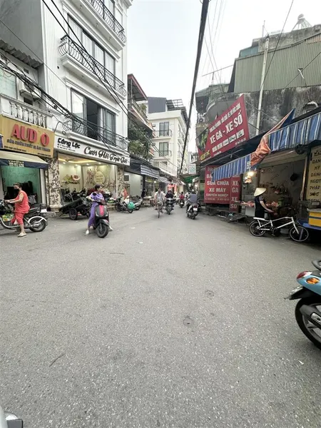 Bán nhà mp hoàng mai 3 bước ra mp trương định, không qh, có vỉa hè, 64.8m2, 4t, mt 4.3m chỉ 17. xtỷ