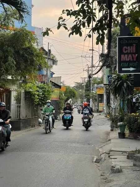 Bán nhà 3 tầng MặT Tiền Đ số 8 BHH BÌNH