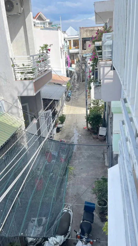🏡 CHO THUÊ NHÀ NGUYÊN CĂN – 2 TẦNG RỘNG THOÁNG – NHA TRANG 📍 Địa chỉ: Hẻm 58 Lương Định Của, P. Tây, TP. Nha Trang ✨ Thông tin chi tiết:  • Diện tích đất: 74,3m² (nở hậu)  • Diện tích sử dụng: ~150m²  • Kết cấu: 2 tầng, gồm 4 phòng ngủ, phòng khách, bếp, 