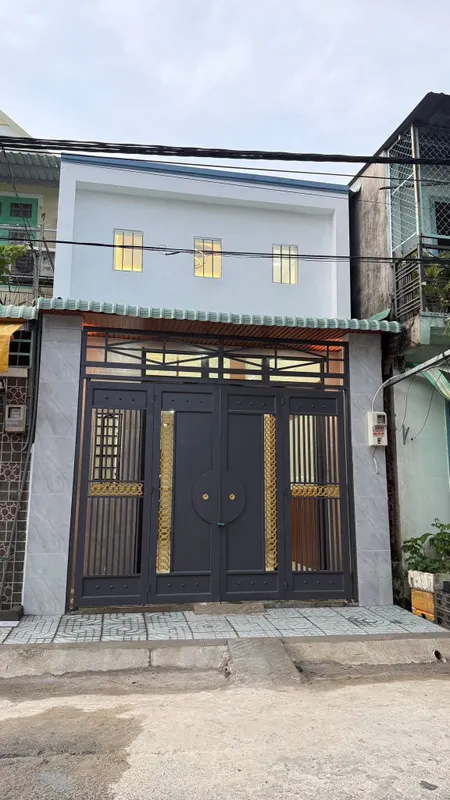 bán nhà gần chợ xuân thới thượng-3 phòng ngủ-giá chỉ hơn 2 tỷ-gọi cho em xem nhà