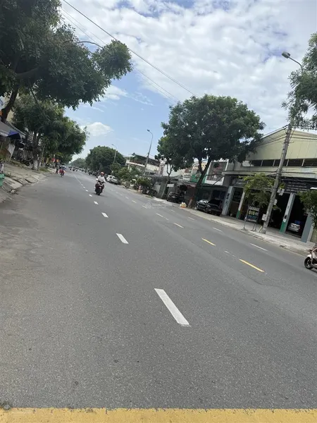 Cần bán phạm hùng đường 15m (lên số nhà 374) hướng đông dt 107,5 m2 trục đường chính