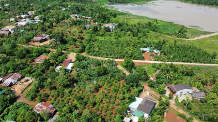 Tôi cần bán 4 lô đất thổ cư, view hồ nước lớn, gần quốc lộ 29, thị xã buôn hồ