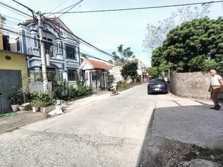 Lô góc .diện tích 108m . ngõ thông .đất phường chương mỹ . cách thị trấn chúc sơn chỉ 3km