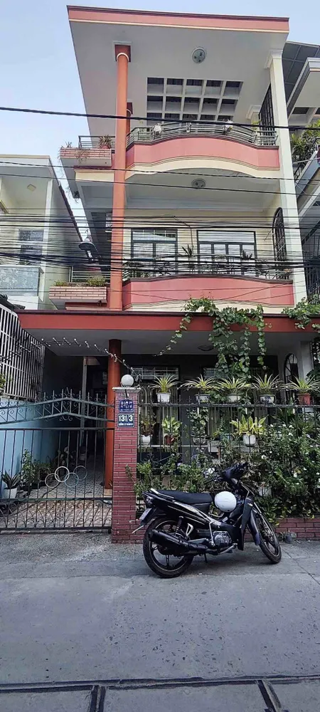 Cho thuê nhà hẻm 131 đường 23/10. Hẻm ô tô Nhà 1 trệt 2 lầu 1 tum, 4pn, 5wc Nội thất cơ bản Giá thuê 12tr/tháng . Hđ 1 năm Cọc 2 tt3
