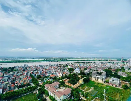 Chính chủ gửi bán căn góc 3pn 2vs 100m2. tầng đẹp view sông hồng, cầu nhật tân, nội thất cơ bản