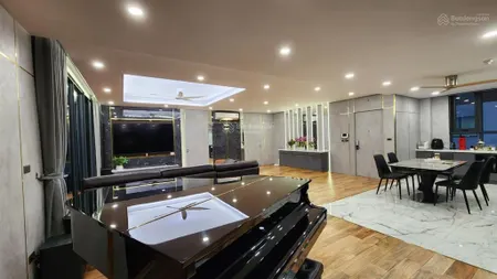 Bán gấp căn 2pn vinhomes metropolis, tầng trung ban công đn, view thành phố, có slot oto