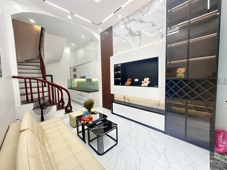 Cần Bán Gấp! Hoàng Hoa Thám,Ngõ rộng,DT:28m2 x  4Tầng,Mt: 3.4,Giá: 6.48 Tỷ Ba Đình