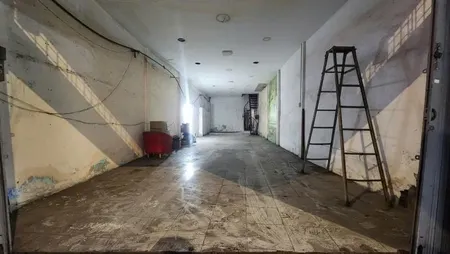 Bán nhà Mặt tiền Lạc Long Quân - chợ Vải Tân Bình, 5,2x27m, 2 Tầng cũ, tiện xây, 20,9 tỷ