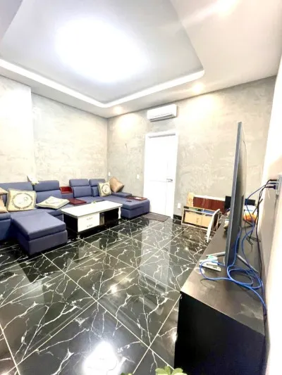 Bán nhà 3 Tầng 143m²,đương 2 xe hơi,gần chợ Dĩ An.LÔ GÓC