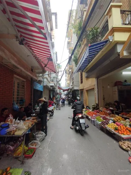 Bán nhà mặt chợ hoàng văn thái, 60m2, 5 tầng, mt 5,5m giá 17,1 tỷ, hai mặt ngõ ô tô.