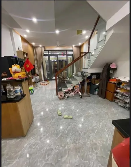 Chủ gửi bán nhà 3 tầng 3 mê kiệt lê đình thám. hải châu đà nẵng. dt đất 55m2 ngang 5,1m4 tỷ 350