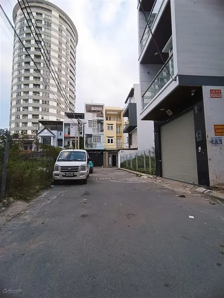 Bán nhà 4 tầng, 71,4m2, xe hơi đậu trước nhà đường huỳnh tấn phát q7, chủ nhiệt bán.