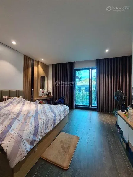 La thành 42m15,5 tỷô tô qua nhà,ngõ thông,kinh doanh,thang máy,20m ra phố