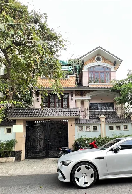 Ngộp bank bán gấp biệt thự ngay hồ biểu chánh q. phú nhuận dt 12x24m xd hầm 4 tầng 38tỷ