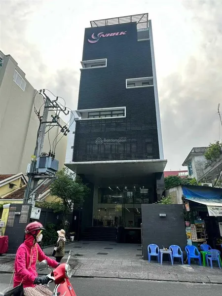 Toà nhà góc 2 mặt tiền nguyễn văn trỗi dt 16x17m hầm 9 tầng thu nhập trên 600tr/tháng. giá 125 tỷ