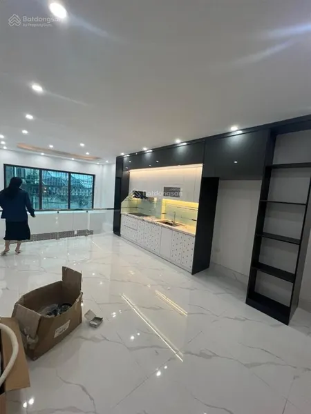 Nhà đẹp giang biên 6 tầng 30m kẻ tạnh nội thất cơ bản giá khách về ở luôn giá 4,9 tỷ