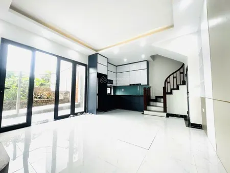 5 tầng phúc lợi ô tô cách 5m ngõ thông 4,x tỷ