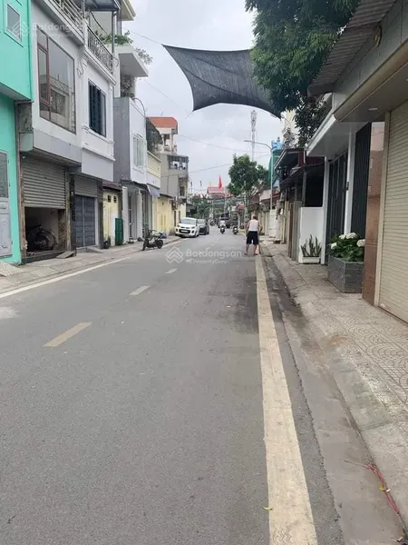 Bán nhà 3 tầng 70m2 mặt đường cựu viên giá 3.75 tỷ, kinh doanh thoải mái