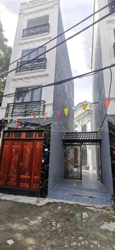 Bán nhà đại tựkim chung, 32m4 tầng, nhỉnh 5 tỷ, ô tô đỗ cửa, 3 thoáng.