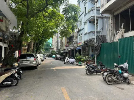 Chính chủ tôi cần bán nhà mặt phố yên bái 1, phố huế. dt 222m2 mt 5,7m. sđcc. giá 40 tỷ