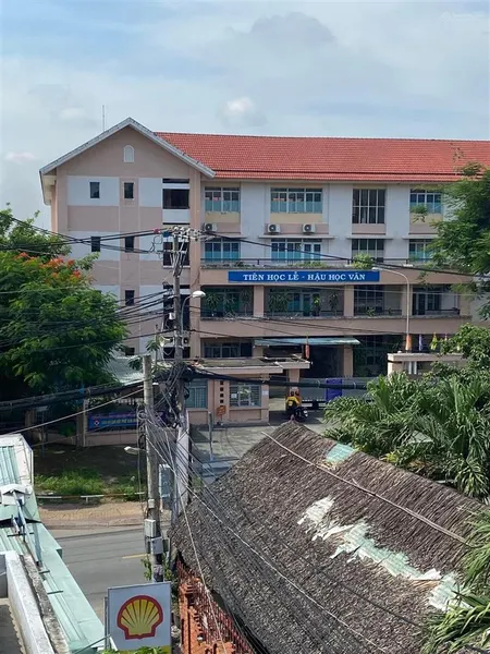 Biệt thự 3 tầng ngang 10m diện tích rộng 100m2 ở ngay vincom q9 5 tỷ x tl