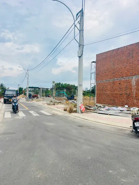 Đất Tái Định Cư Ngọc Hiệp ( thuộc Phường Tây Nha Trang)
DT:92,2m2 ngang 4,5m ( Đất ở đô thị)
Giá:3ty860tr lh e Bích