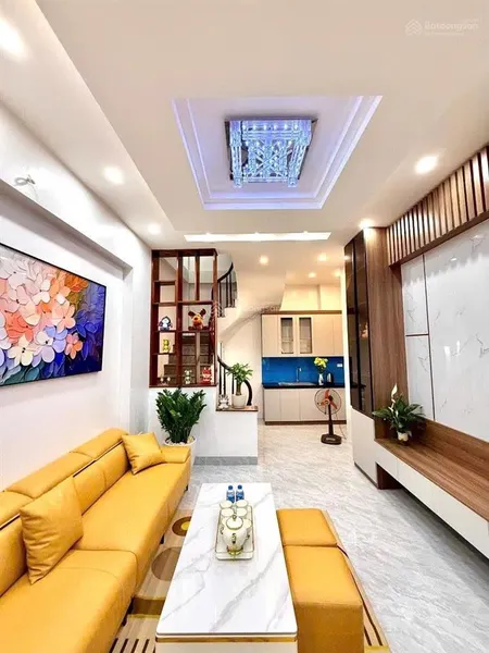 Nhà lạc long quân, phường nghĩa đô, 51m2x5 tầng, ngõ thông, mới đẹp, ô tô 45m, gần phố, ở sướng