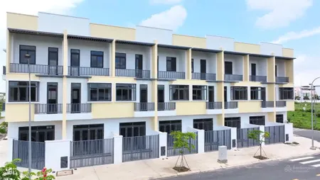 Chính chủ chuyển nhượng lại căn nhà 3 tầng 148m2 kdc phước đông giá 2 tỷ sổ sẵn công chứng ngay