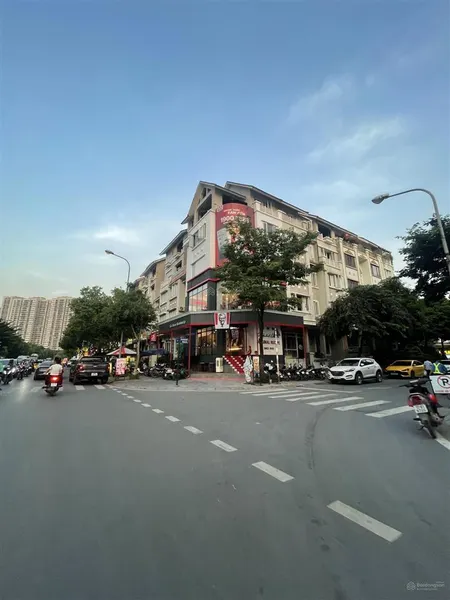 Chính chủ bán gấp biệt thự thành phố giao lưu, cầu giấy 196m2 4tầng mt 8m lô góc, giá rẻ 72 tỷ ctl