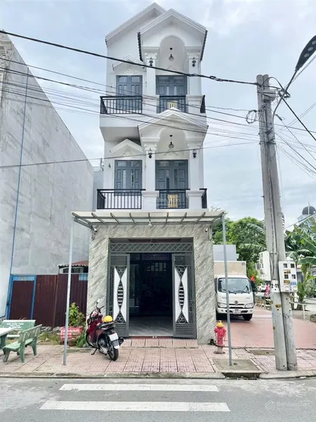 Cần bán gấp lại căn nhà 1 trệt 2 lầu khu dân cư đẳng cấp tại lê hồng phong tdh dĩ an
