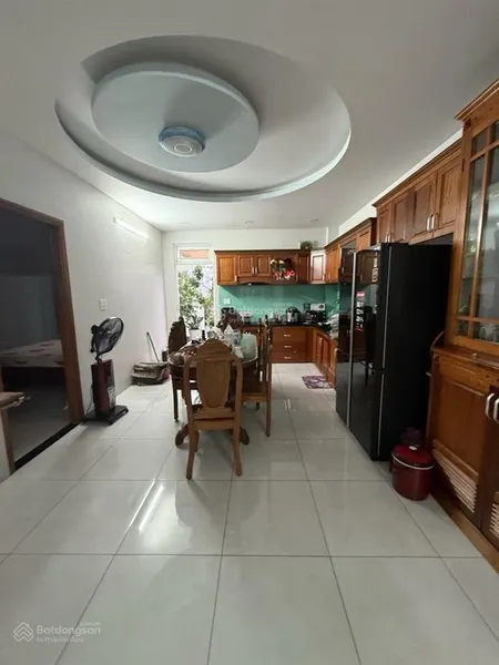 Chủ vừa gửi nhà 2 tầng, hoàn công 100m2 (5x20). cách pvđ 200m. sổ riêng. ngay pvđ. chỉ 8,05 tỷ.