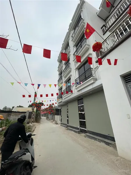 Nhà 5 tầngnằm mặt ngõcách trục chính 10mnếu xét về vị trí thì không có điểm chêgiá chỉ hơn 3 tỉ