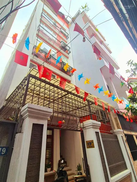 Âu cơ lô góc 3 mặt thoáng nhà đẹp ngõ thông ở sướng tay, cho thuê ra tiền