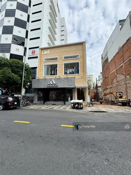 Siêu vị trí mt nguyễn trãi quận 1 dt 11 x 30m = cn 330m2 3 tầng hđt 550 triệu giá 120 tỷ