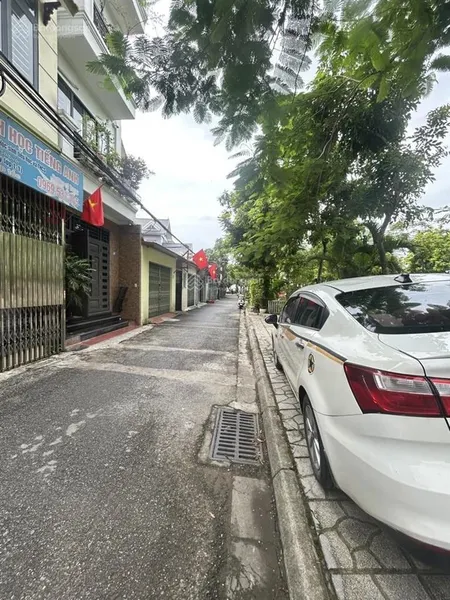 Bán nhà giang biên việt hưng 60m 4 tầng ô tô thông