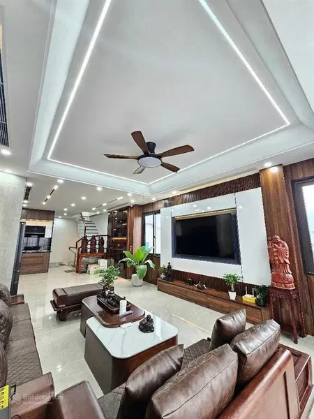 Cực đẹp! phân lô chùa láng, 2 ô tô tránh, nhà đẹp, full nội thất, kinh doanh đỉnh, gara ô tô, 65m2