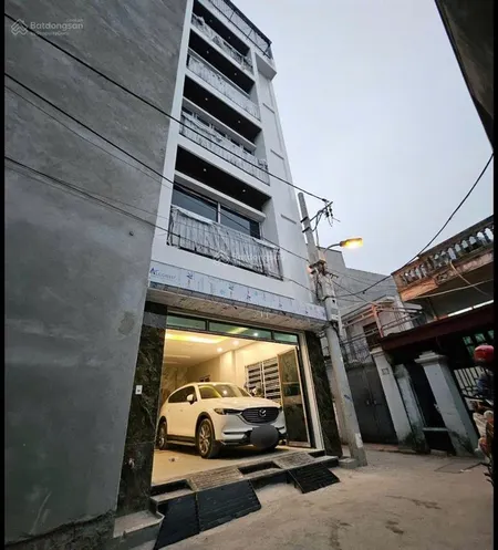 Nhà đẹp 5 tầng thang máy ô tô 7 chỗ vào nhà